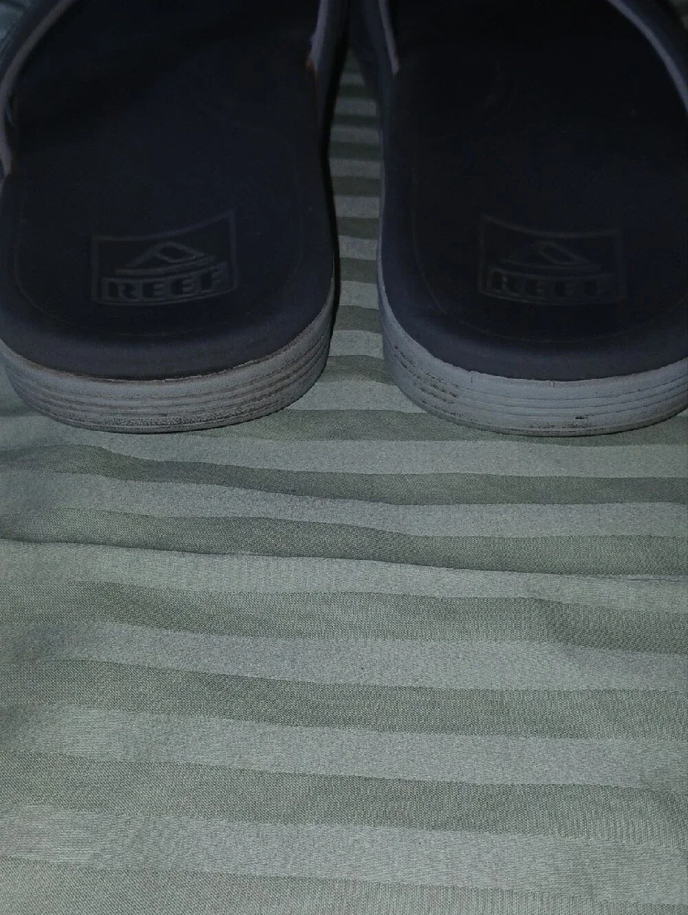 Reef Men's Black and Dark Gray Flip Flop Sandals Sz: 8